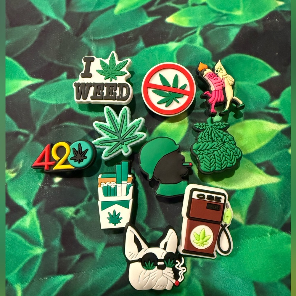 10 420 Croc Charms Shoe Charm
Jibbit